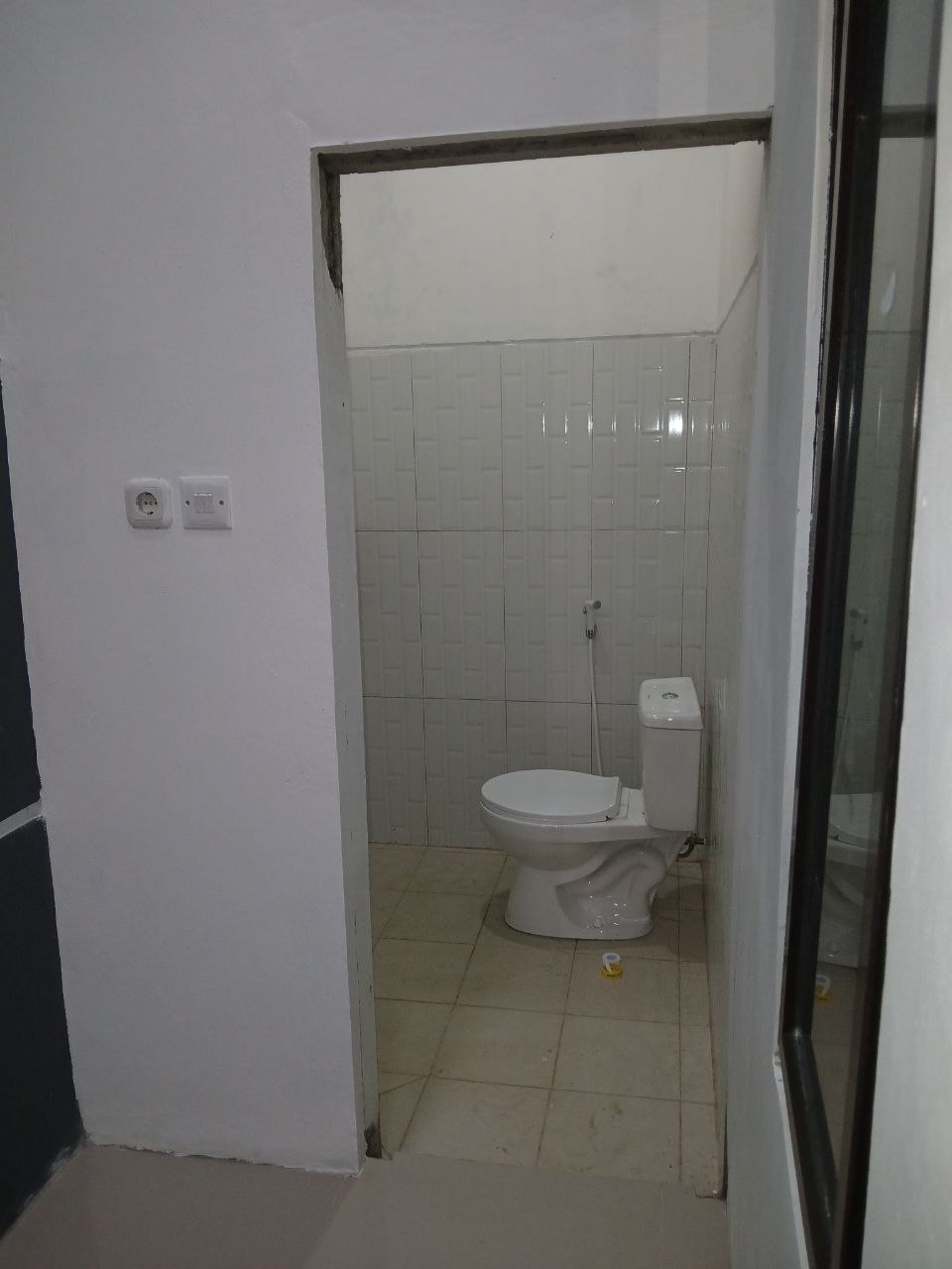 Desain kamar mandi modern di Pamulang Premiere